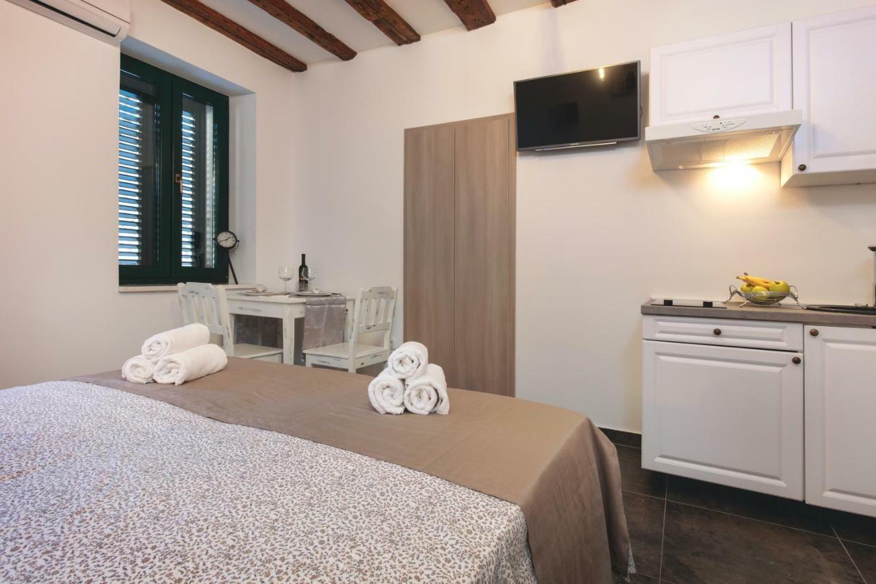 Studio Apartments Insula Split Kültér fotó